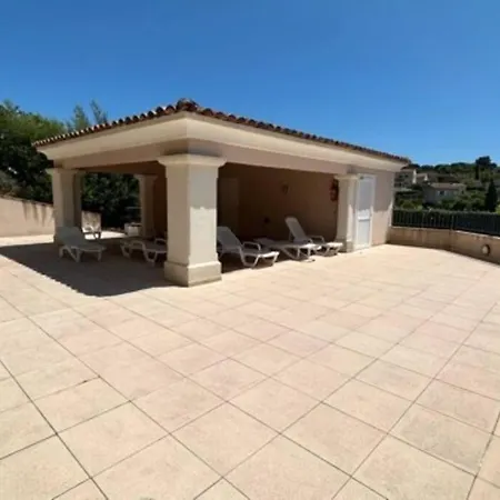 A02 Les Pins Bleus *